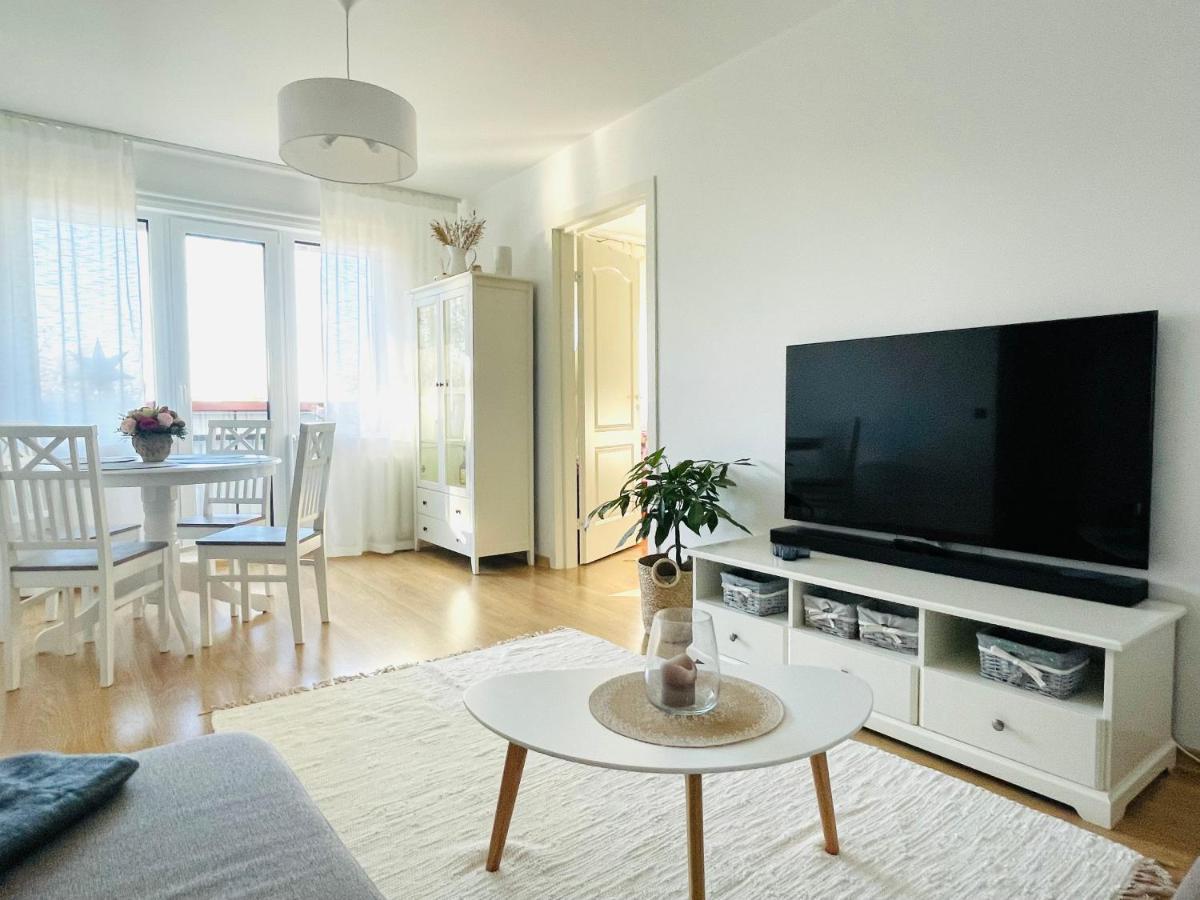Keskuse Apartment With A Balcony Haapsalu Esterno foto